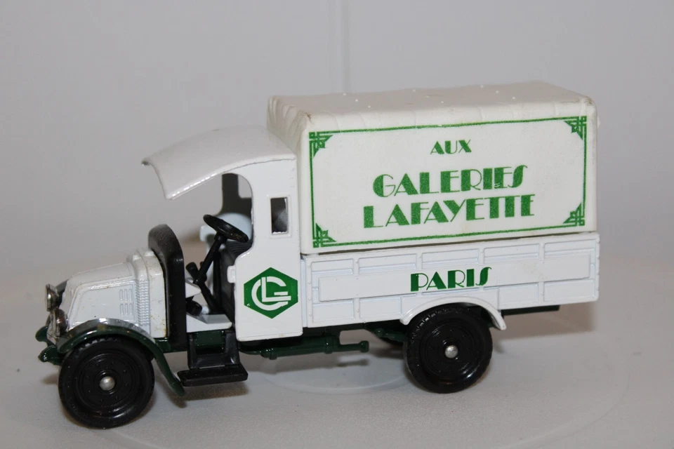 Corgi Classics 1985 #922 - 1926 Renault Van "Galeries Lafayette"  1:50s - Image 2 of 4