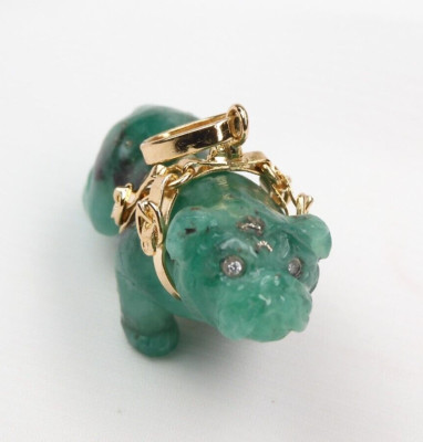 Kolumbianische Bulldogge geschnitzter Smaragd 18K Gelbgold Anhänger Muzo Minen