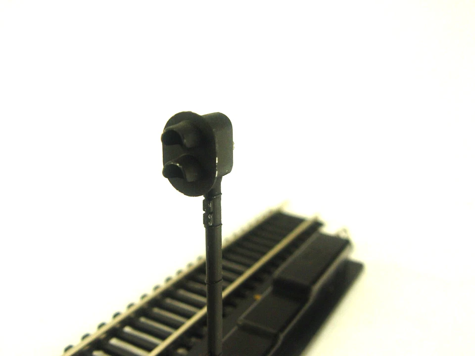 Lichtsignal mit Hohlprofilgleis  - Piko  HO Zubehör  #518  gebr. - Bild 2 von 3