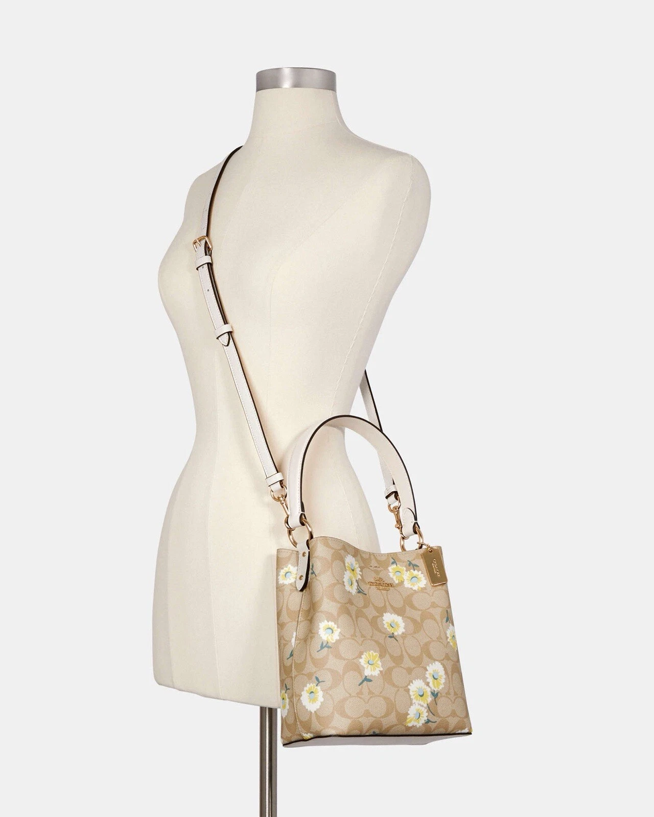 Borsa a secchiello Coach Town nuova con etichetta in tela firmata con stampa margherita C3411