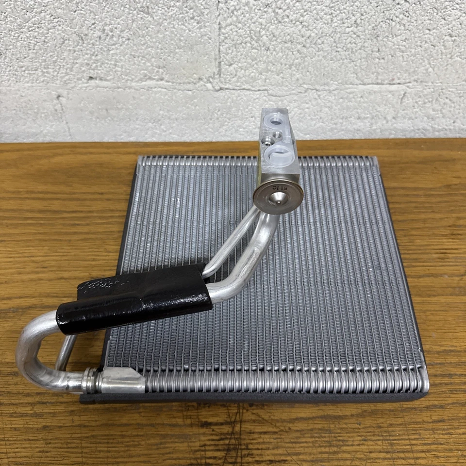 AUDI genuino. Núcleo evaporador de aire acondicionado Volkswagen 5WB-816-103-A OEM #3107 Foto 3 de 4