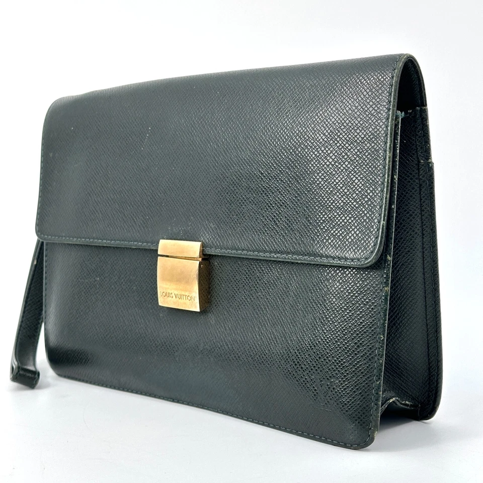 LOUISVUITTON Clutch Bag Taiga Serenga M30784 Esepia Green Leather - Image 2 of 4