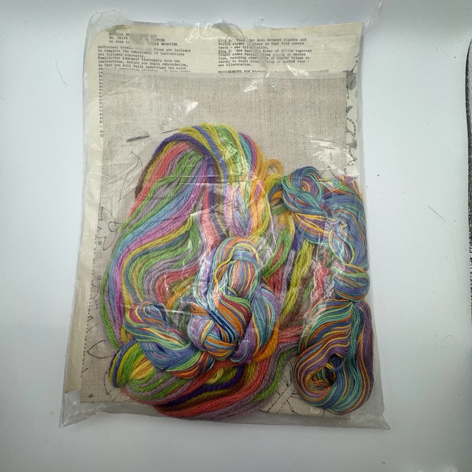 Kit de bordado vintage Bucilla Crewel 36175 Julie Eisenhower floral almohada superior Foto 4 de 4