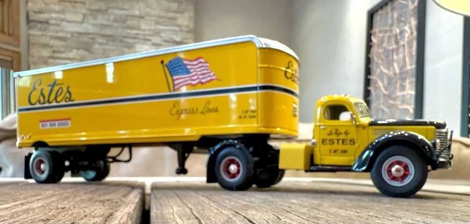 ESTES EXPRESS LINES 1942 WAR BONDS TRUCK BY FIRST GEAR - Image 3 of 4
