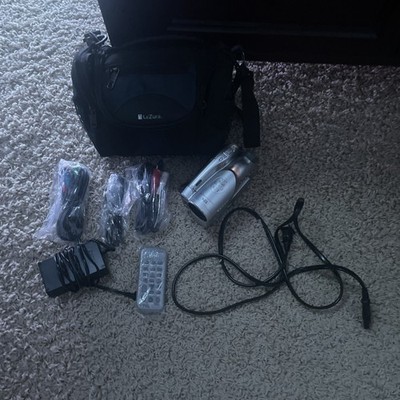 Canon Hr10- bag, charger, cables and wireless remote WORKS PERFECTLY! 