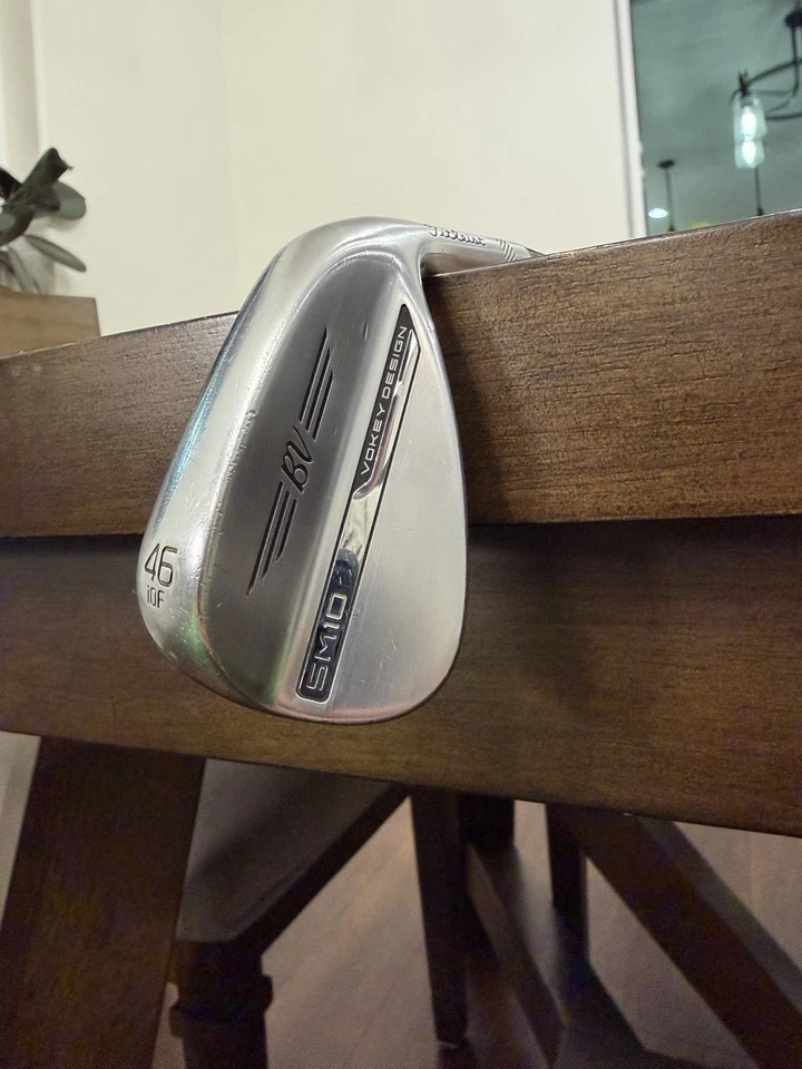 Titleist Vokey SM10 Tour Chrome Wedge 46 Grad (10F) Stahl Dynamic Gold S200 RH