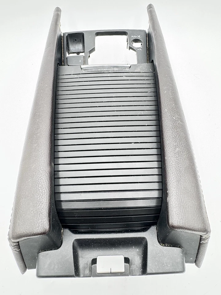 2014-2018 MAZDA 3 FRONT CENTER CONSOLE PANEL DUAL CUP DRINK HOLDER OEM - Imagem 2 de 4