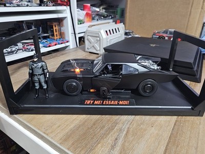 BATMOBILE W/LIGHTS & BATMAN FIGURE THE BATMAN 2022 MOVIE 1/18 DIECAST JADA 32504