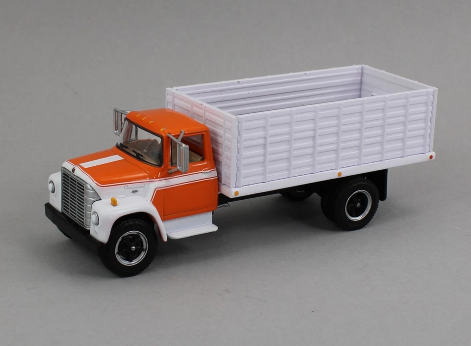 2025 DCP 1:64 *OMAHA ORANGE & WHITE* International Loadstar GRAIN TRUCK *NIB* - Image 2 of 4