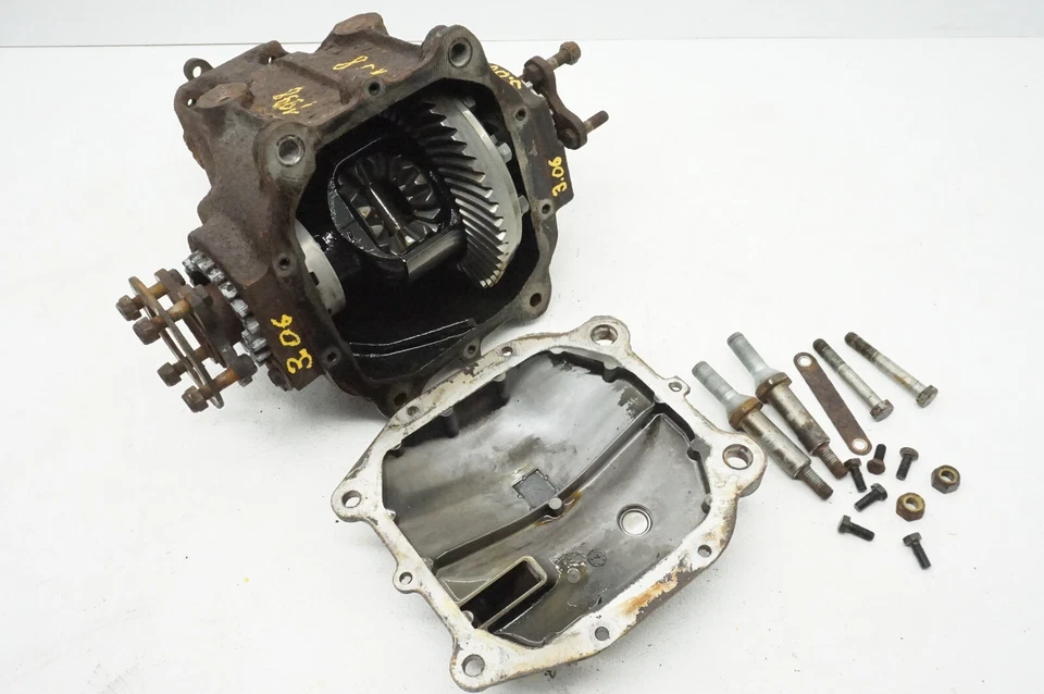 1998-1999 JAGUAR XJ8 VANDEN PLAS 4.0L REAR DIFFERENTIAL CARRIER OEM 3.06 Ratio - Image 3 of 4