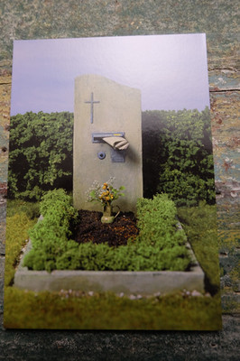 Kunstpostkarte ''Das Leben geht weiter'' Frank Kunert Fotografien kleiner Welten