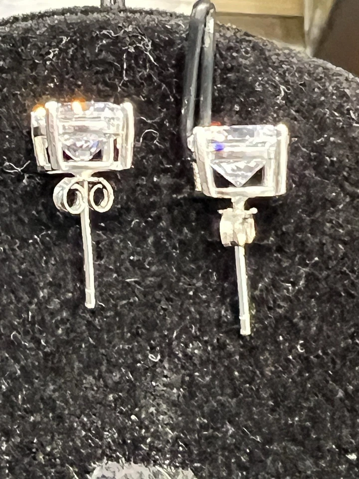 Aretes simulantes de diamantes blancos Bella Luce (R) rodio sobre plata de ley Foto 2 de 2