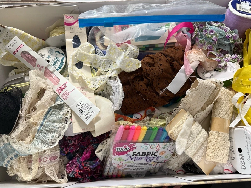 Enorme lote de costura de renda, acabamento, zíperes, encadernação e muito mais - Imagem 4 de 4