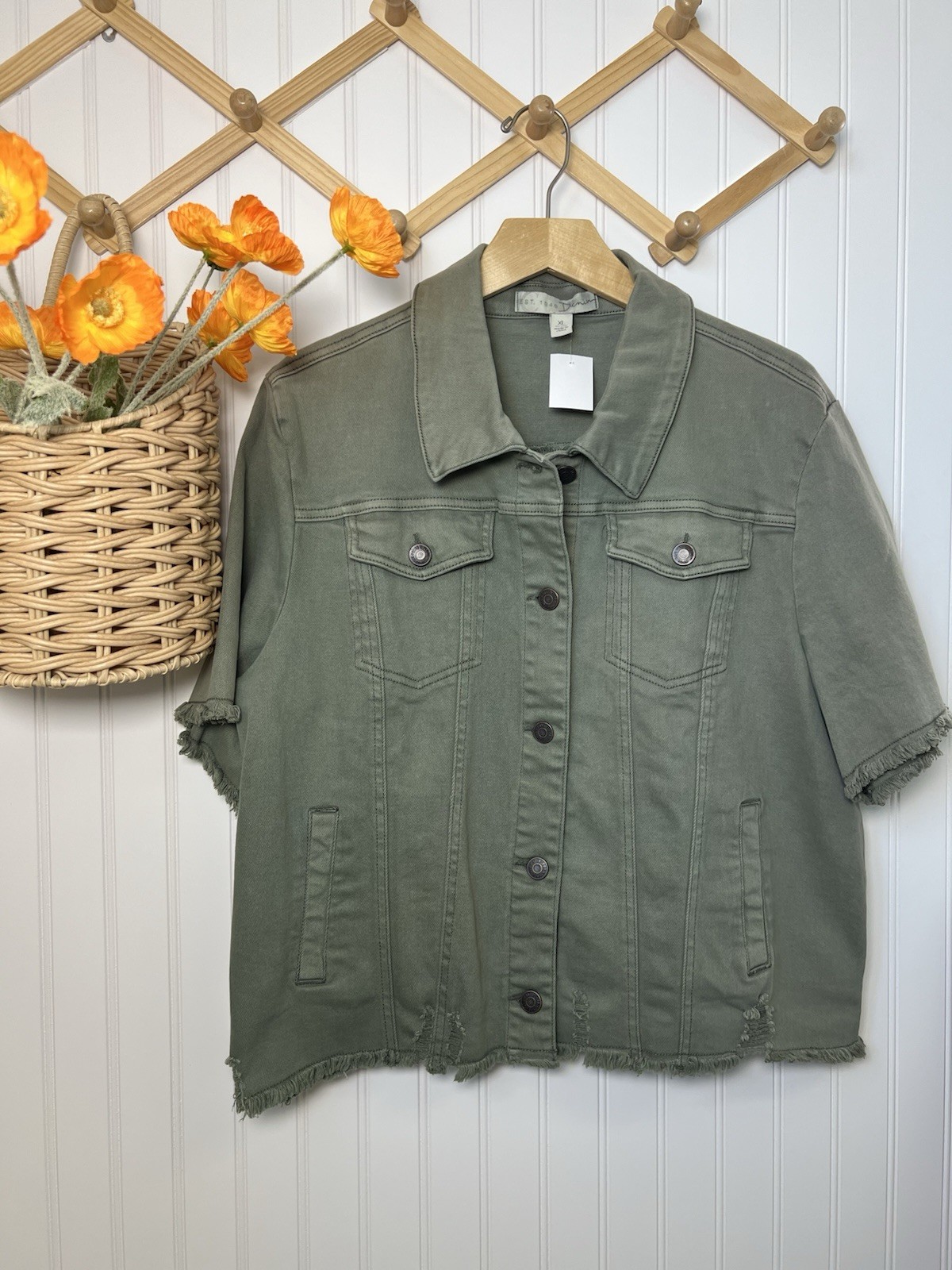 Denim Women’s XL Olive Green Short Sleeve Button Jacket with Frayed Hem