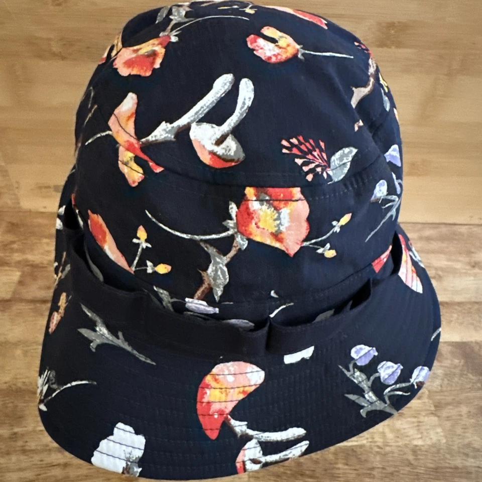 Sombrero de cubo con brillo North Face clase V raro estampado de flores de hongo en azul marino pequeño Foto 3 de 4