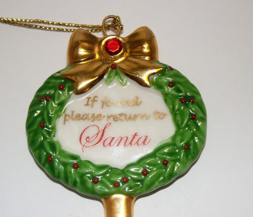 AVON 2006 HAND-PAINTED PORCELAIN WREATH "A KEY FOR SANTA" GOLD ACCENT ORNAMENT - Picture 3 of 4