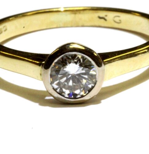 Anillo de compromiso de oro amarillo de 18 quilates con bisel de diamantes redondo de 0,40 quilates 2,7 g damas 5,5 - Imagen 2 de 10