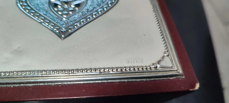 COFANETTO IN LEGNO CON LASTRA LAMINATA IN ARGENTO CON CARTE DA POKER/RAMINO - Immagine 3 di 4