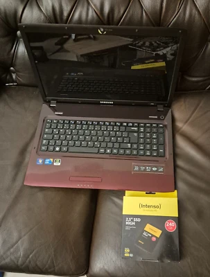 Samsung R780 Notebook 17,3 Zoll Intel Core i5 8GB /240 GB Neue SSD - Bild 1 von 4