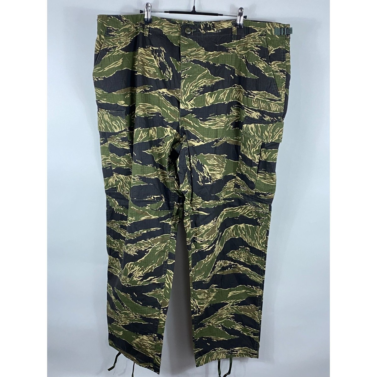 Vintage 2001 U.S Military War Tiger Stripe Camouflage Cargo Vintage 2001 U.S Military War Tiger Stripe Camouflage Cargo