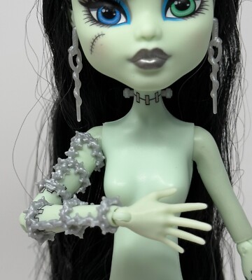 Monster High Stitched in Style Frankie Stein Doll Outfit Earrings Cuff Bracelet