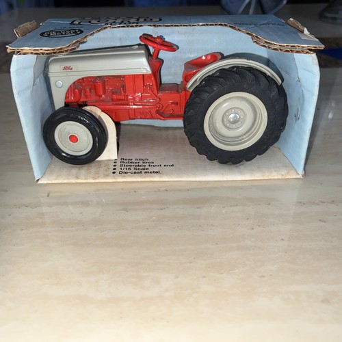 1/16 Ertl Farm Toy Ford 8N Tactor, DIE-CAST Metal 843 - Picture 2 of 10