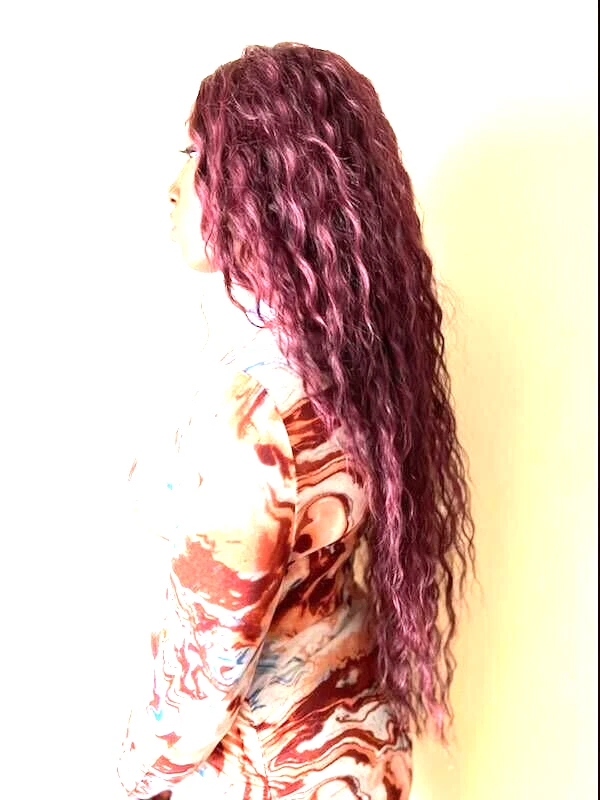 20in long, burgundy, uncut lace front wig with a middle part and wavy style - Image 4 of 4