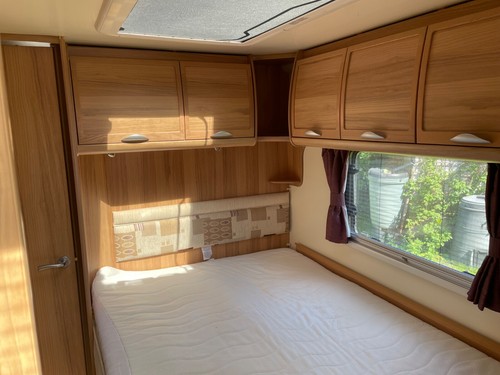 Bailey Unicorn Valencia Series 1 fixed bed 4 berth - Picture 15 of 24