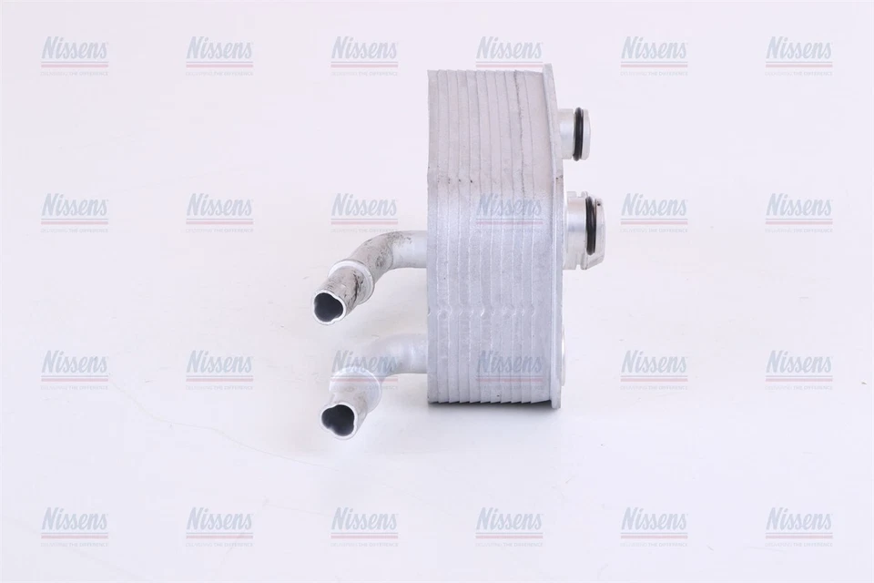 Enfriador de aceite Nissens 90657 AT para BMW 325Ci 325i 325xi 328Ci 328i 330Ci 330i 330xi Foto 2 de 4