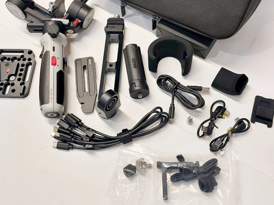 Zhiyun Crane M2S Camera Gimbal Stabilizer Handheld 3-Axis + Accessories, Case - Image 3 of 4
