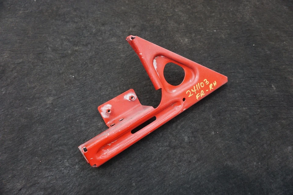 Set Front Left Right Fender Lower Mount 83960211 Ferrari California 2012-14 - Image 2 of 4