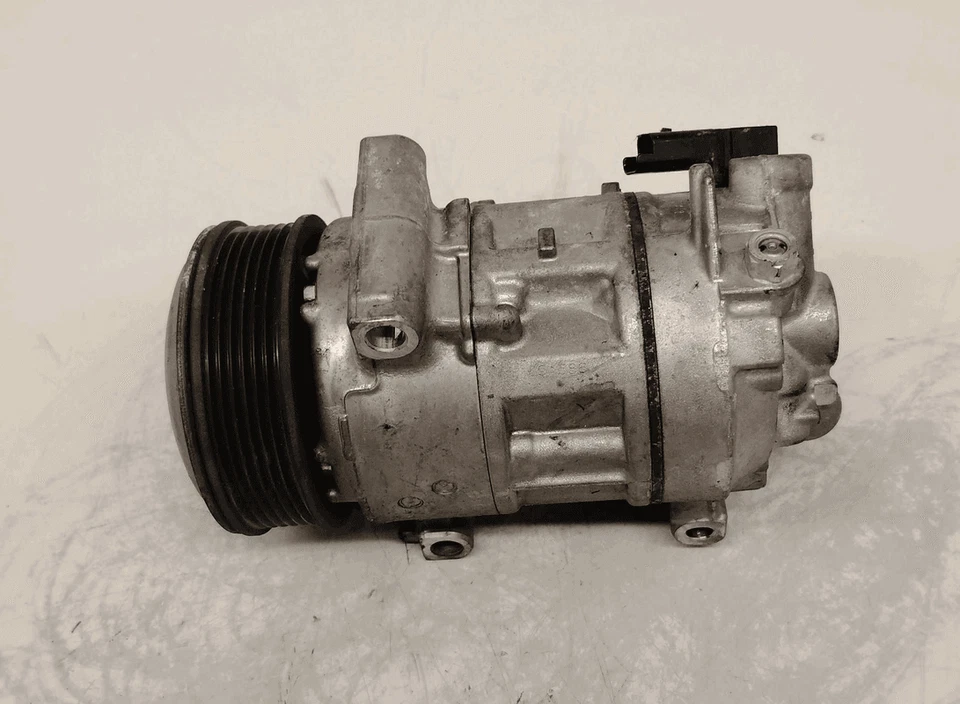 9828684880 Compressore a/c OPEL CORSA (P2JO) 1.2 aut. (96Kw) Ber 5p/b/1199cc - Immagine 2 di 4