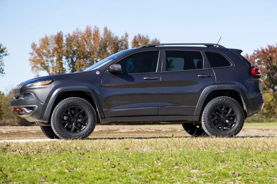 Rough Country 2" Lift Kit w/N3 Struts for 2014-2023 Jeep Cherokee KL - 60431 - Image 3 of 4