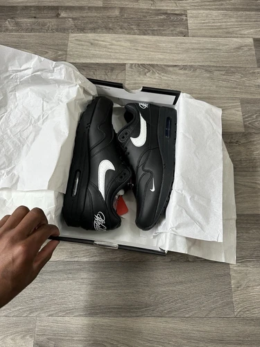 Supreme Air Max 1 Noir ? UK 7,5 Neuf sous blister ??