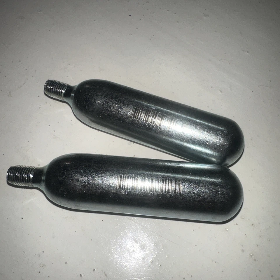 Paquete de 2 cartuchos de CO2 roscados Lezyne 25G roscados 25 g recarga de CO2 plateados 2 artículos Foto 4 de 4