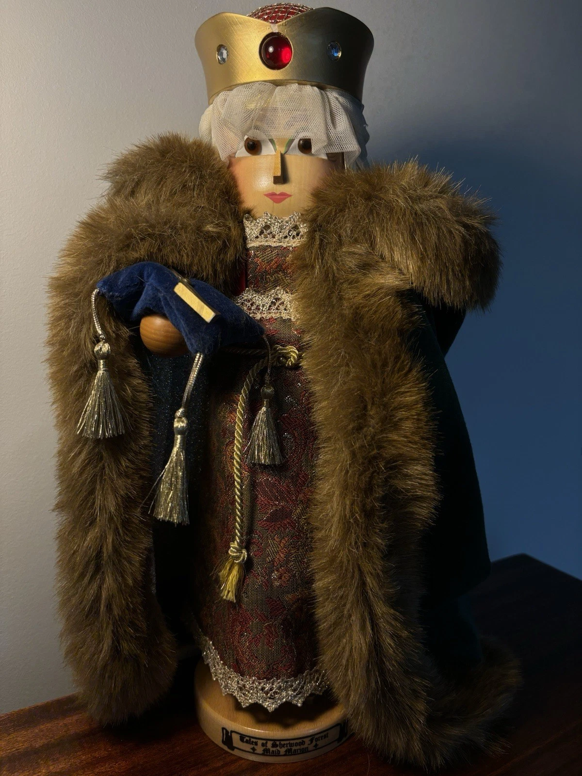 Steinbach Tales of Sherwood Forest Maid Marion Nutcracker LE 2315/7500