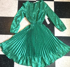 Womens Indigo Rose Size Medium Green Dress Pleated Skirt Party Satin Floral NWT!