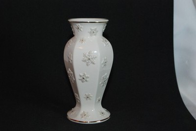 Lenox Bud Vase Winter Splendor White 5 Inch Snowflakes Gold Trim Accents Vintage