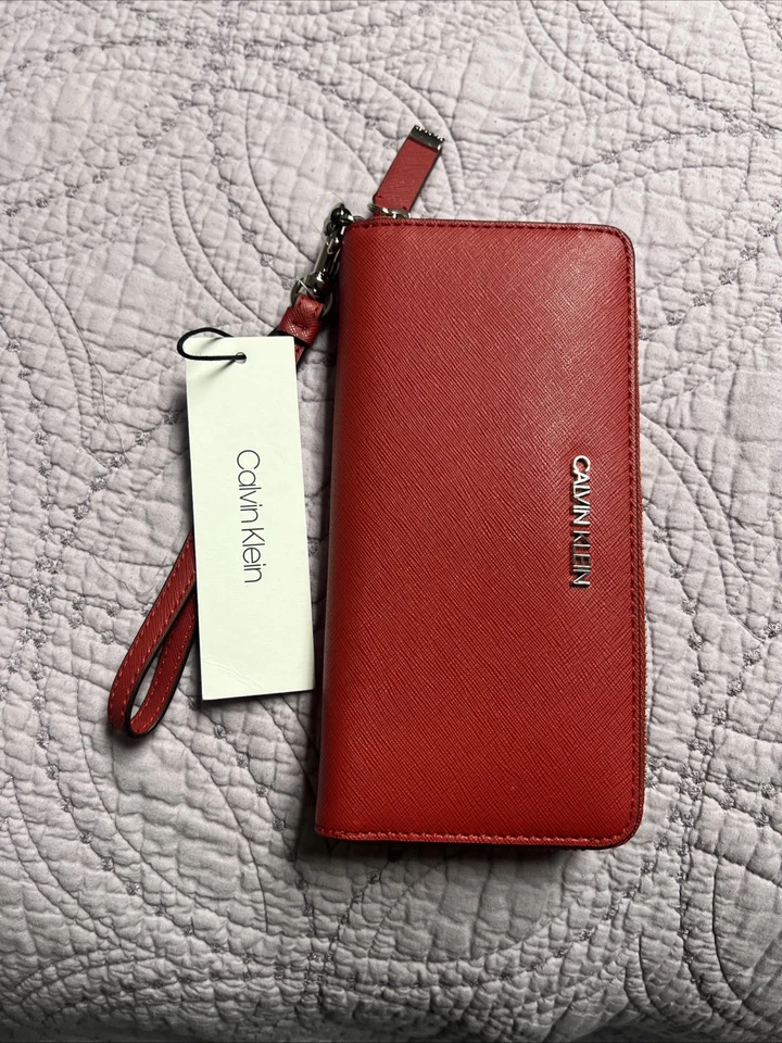 Cartera sin asas Calvin Klein para mujer cremallera alrededor fuego/rojo **Ver descripción Foto 2 de 2