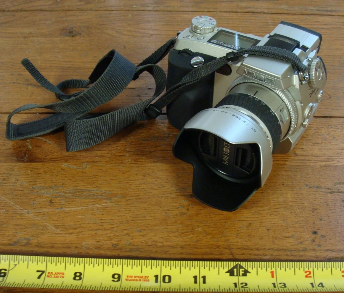 Konica Minolta DiMAGE A2 Appareil photo numérique type SLR 8 Mpix zoom