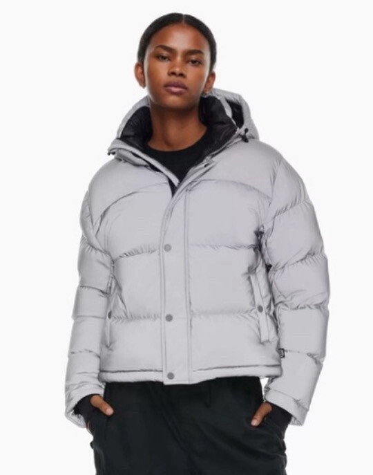 新品　Aritzia (アリツィア)Super Puffパフショートマットパール Aritzia The Super Puff™ Shorty Jacket - Color Matte Pearl