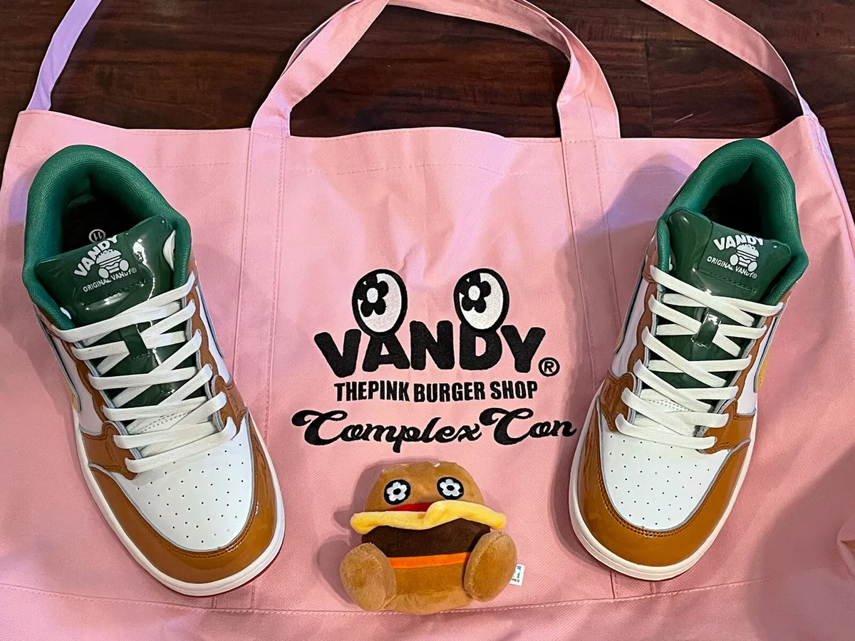ComplexCon 2021 Exclusive Vandy the Pink burger dunk size 11