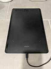 Wacom PTH660 Intuos Pro Graphic Tablet