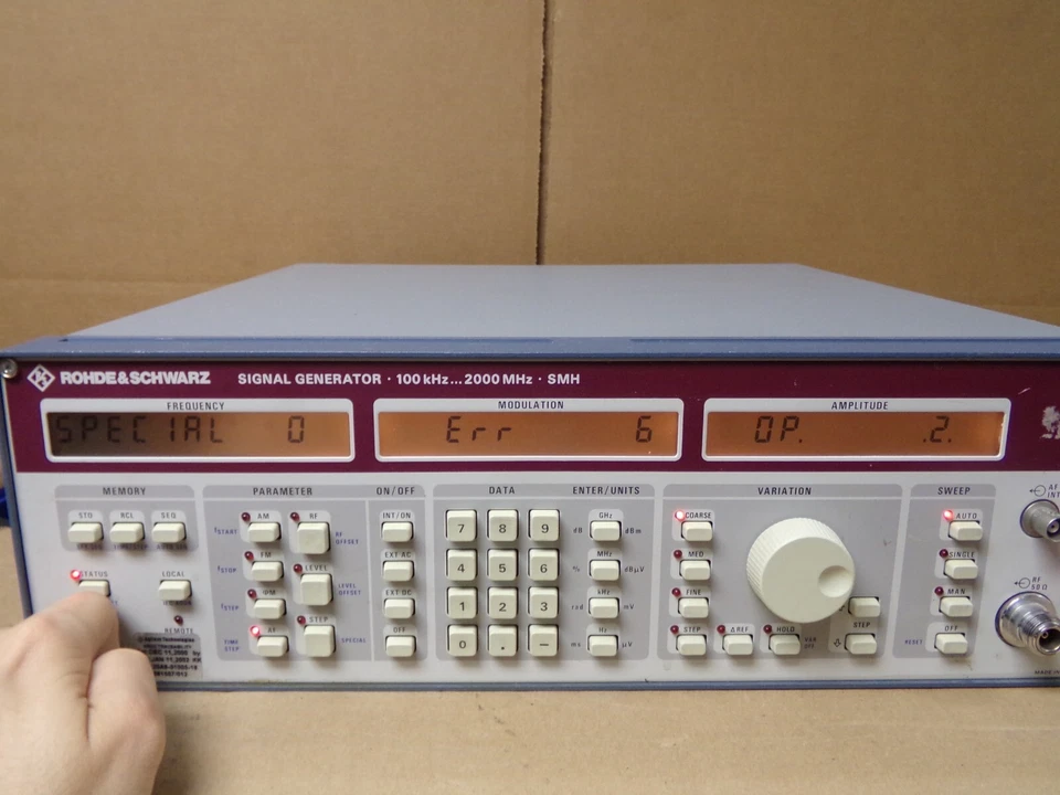 Rohde & Schwartz 845.4002.52 100 KHZ - 2000 MHZ SMH Signal Generator - Image 2 of 4