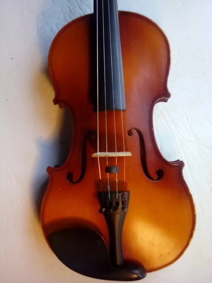 MENDINI MV 300 Violin with case. - Image 2 of 4