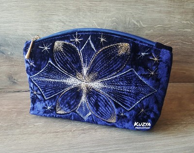 nike large advance pack crossbody