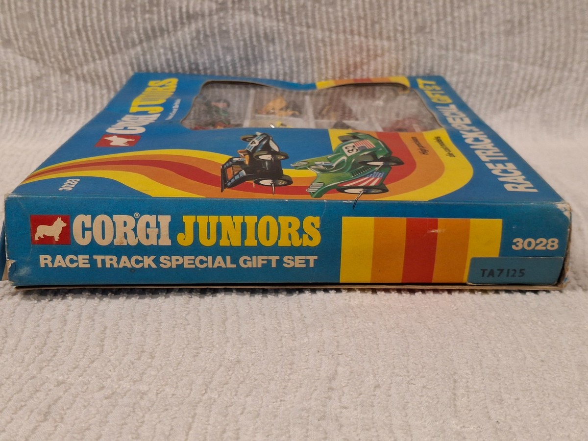 Rare! 1973 CORGI JUNIORS #3028 RACE TRACK SPECIAL GIFT SET, SCARCE