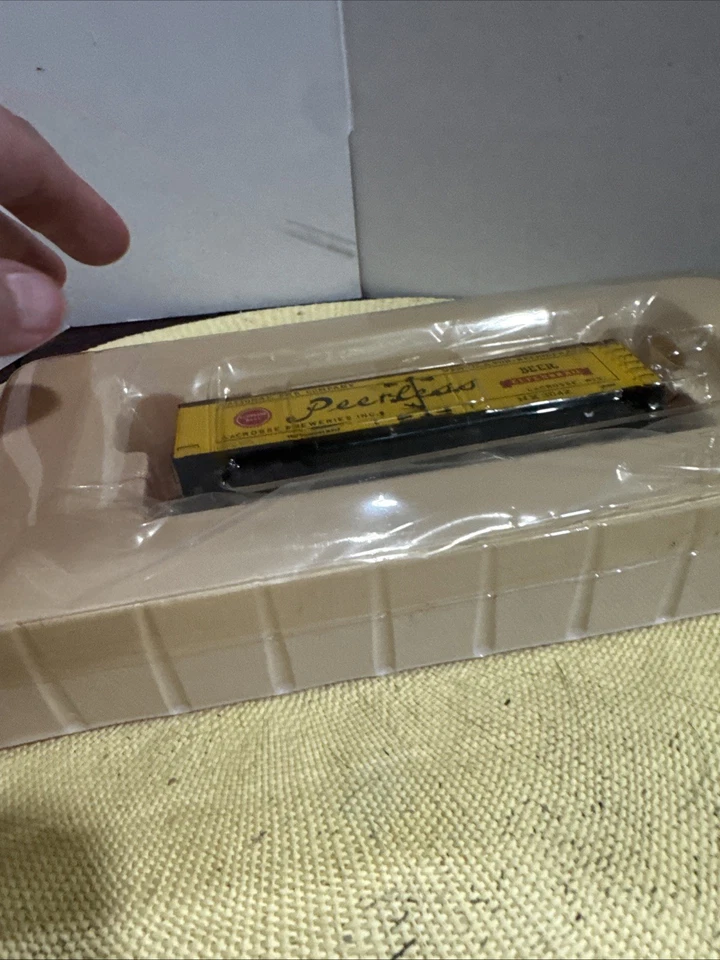 S Helper 01693 Peerless Beer Reefer (10/4/24) No Box- Plastic Insert - Image 3 of 4