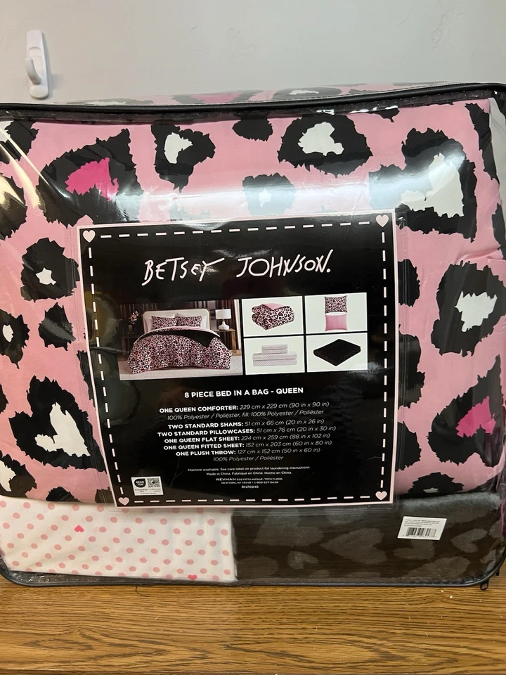 Betsey Johnson Pink 8pc Queen Comforter Set Flat Fitted Sheet Pillow Sham Throw - Image 3 of 4