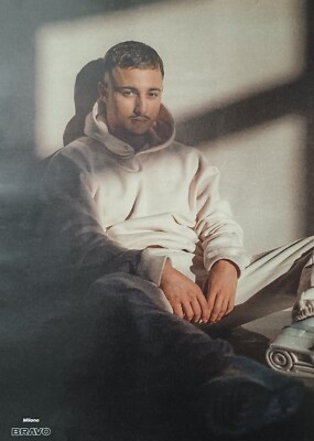 MILANO - A4 Poster 21x28cm - Rapper Star Clippings Fan Sammlung Pinup Foto BRAVO